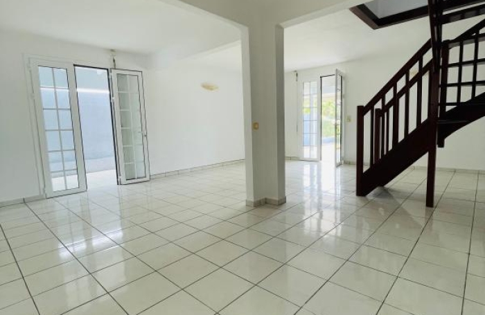 Location Maison 136.47m&sup2; 5 pièces Baie Mahault