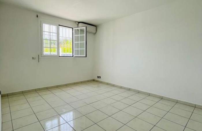 Location Maison 136.47m&sup2; 5 pièces Baie Mahault