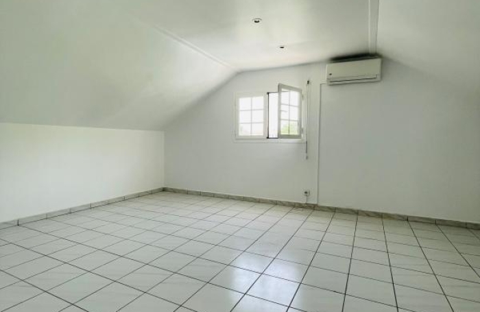 Location Maison 136.47m&sup2; 5 pièces Baie Mahault