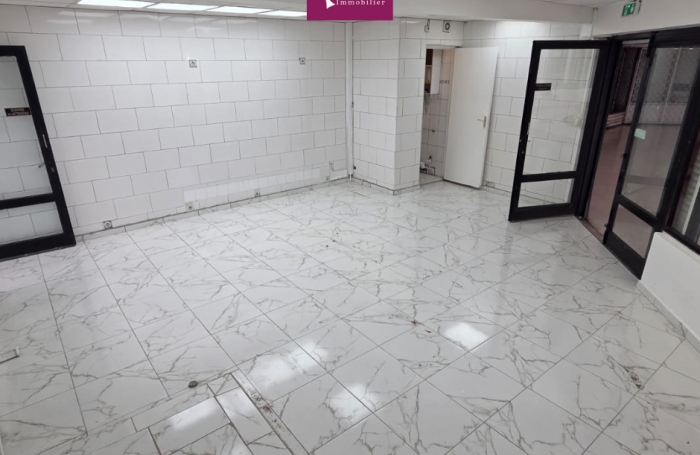 &Agrave; louer - Local commercial 31m2 avec belle visibilit&eacute; - Bd L&eacute;gitimus - Pointe &agrave; pitre