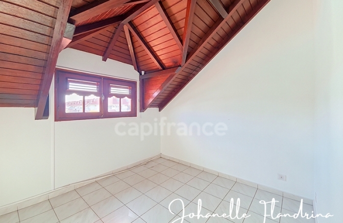 Vente Local commercial 230m&sup2; 9 pièces Les Abymes