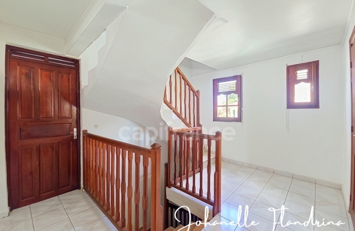 Vente Local commercial 230m&sup2; 9 pièces Les Abymes