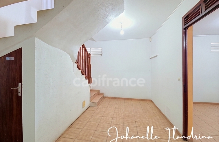 Vente Local commercial 230m&sup2; 9 pièces Les Abymes