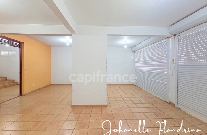 Vente Local commercial 230m&sup2; 9 pièces Les Abymes