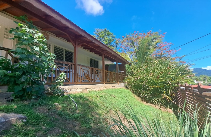 VILLA F5 MEUBLE AVEC PISCINE ET VUE MER