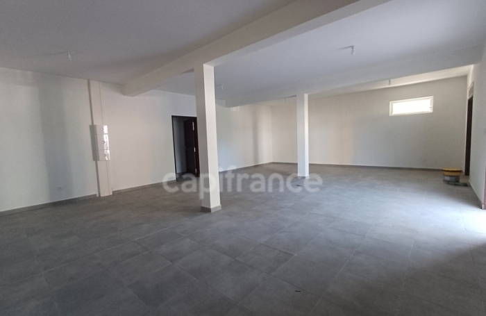 Location Local commercial 73m&sup2; 2 pi&#232;ces Sinnamary