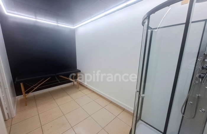 Vente Local commercial 136m&sup2; 6 pi&#232;ces Cayenne