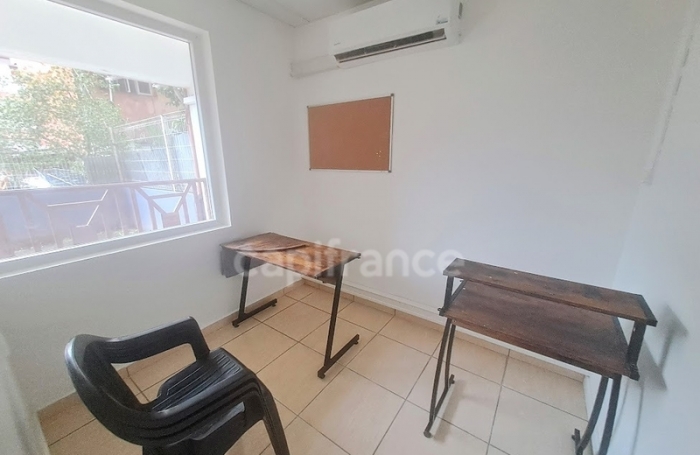 Vente Local commercial 136m&sup2; 6 pi&#232;ces Cayenne
