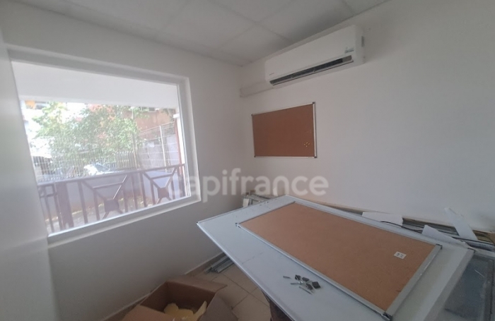 Vente Local commercial 136m&sup2; 6 pi&#232;ces Cayenne
