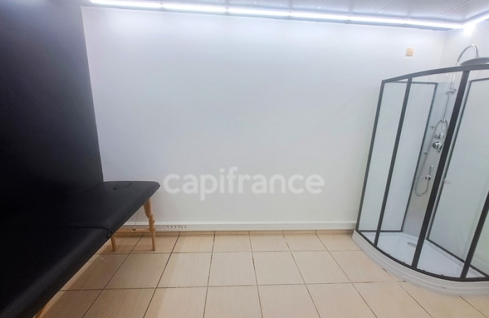 Vente Local commercial 136m&sup2; 6 pi&#232;ces Cayenne