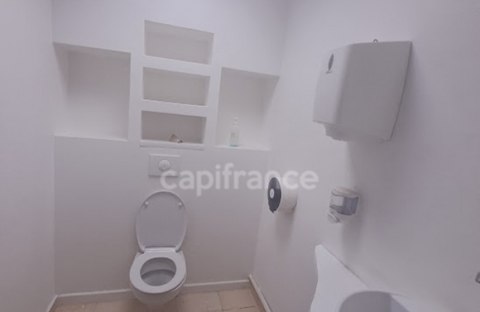 Vente Local commercial 136m&sup2; 6 pi&#232;ces Cayenne
