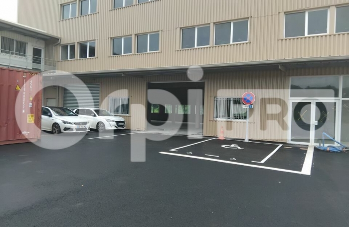 Plateau de bureaux 800m² à louer dégrad des Cannes