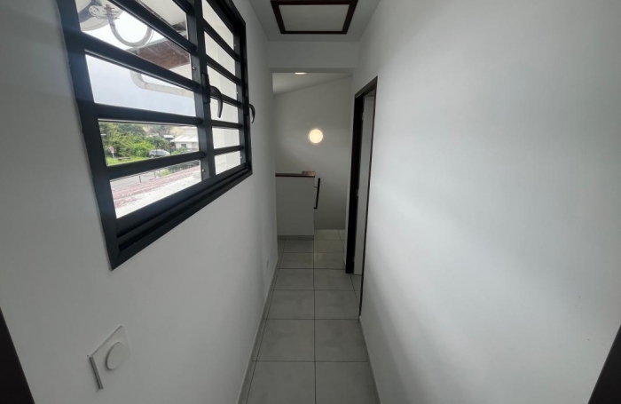 Vente Maison 93.67m&sup2; 4 pi&#232;ces Remire Montjoli