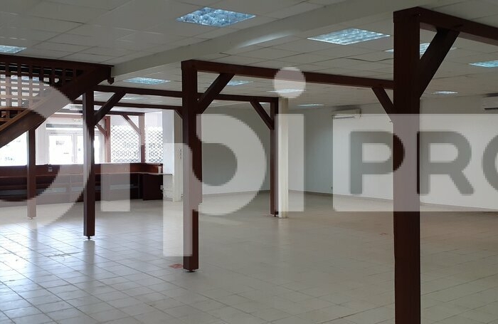 Local commercial avec forte visibilité !