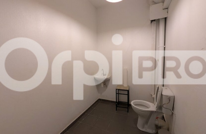 Local commercial en rdc avec eau et électricité – Centre-ville