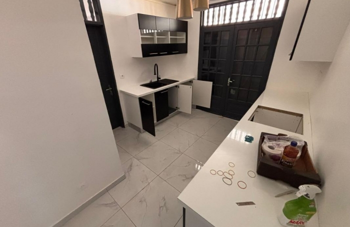 Location Maison 199m&sup2; 6 pièces Remire Montjoli