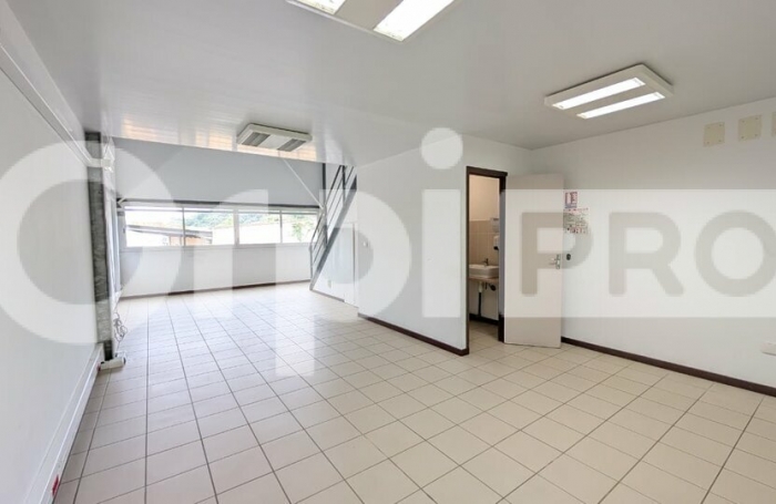 &Agrave; saisir &ndash; Bureau id&eacute;alement situ&eacute; au D&eacute;grad des Cannes