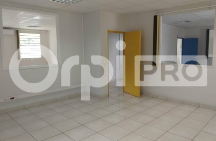 Bureaux climatis&eacute;s d'environ 93 m&sup2;