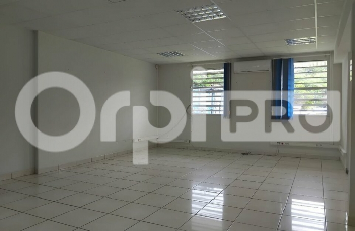 Bureaux climatis&eacute;s d'environ 93 m&sup2;