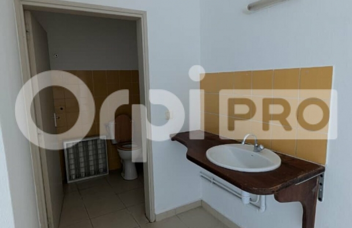 Local commercial 55 m&sup2; &ndash; Proche de la future cit&eacute; judiciaire de Cayenne.