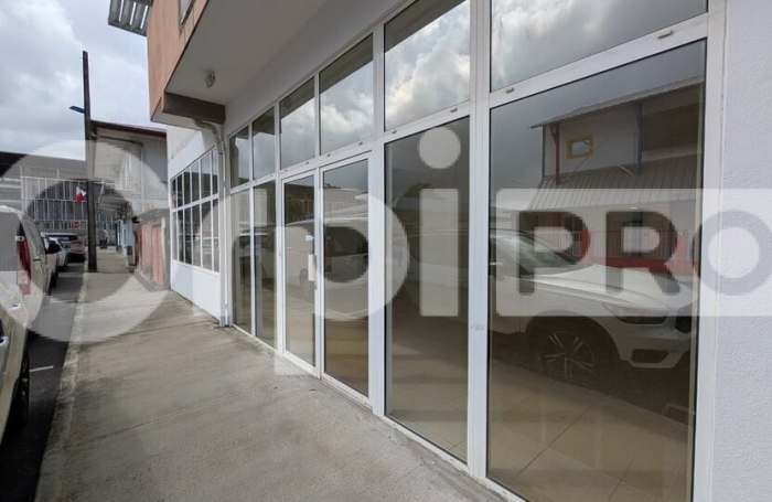 Local commercial 55 m&sup2; &ndash; Proche de la future cit&eacute; judiciaire de Cayenne.