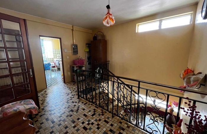 Vente Maison 247m&sup2; 6 pièces Remire Montjoli