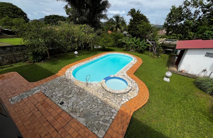 Vente Maison 247m&sup2; 6 pièces Remire Montjoli