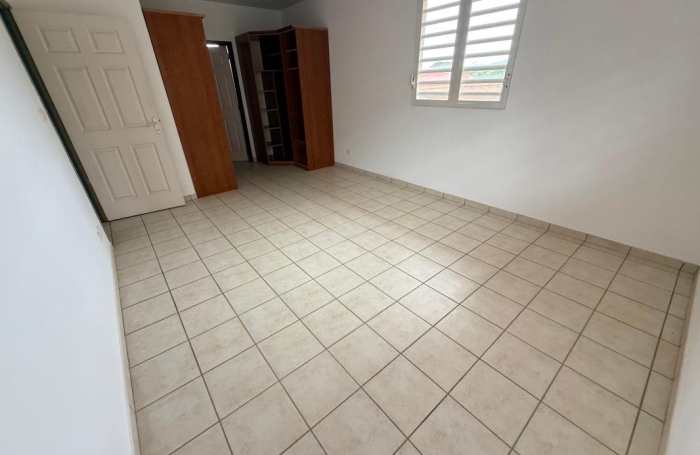 Vente Maison 246.86m&sup2; 6 pièces Remire Montjoli