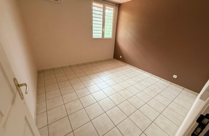 Vente Maison 246.86m&sup2; 6 pièces Remire Montjoli