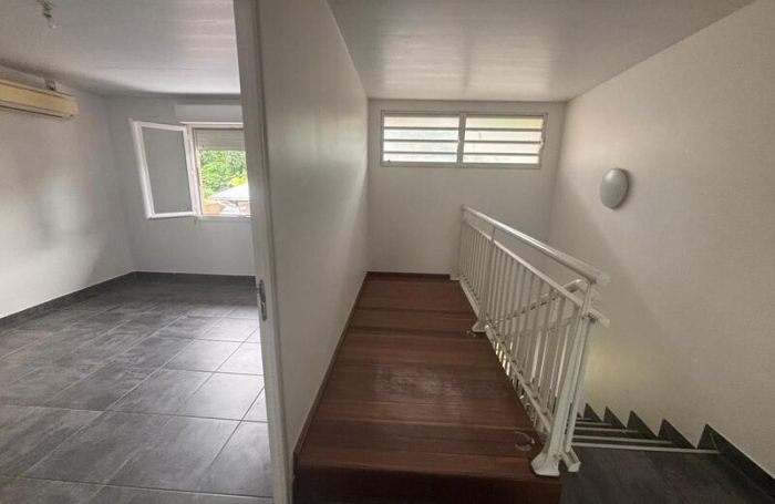 Vente Maison 121m&sup2; 4 pièces Remire Montjoli