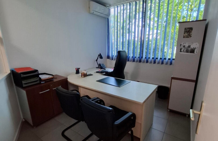 Location Bureaux 94m&sup2; Remire Montjoli