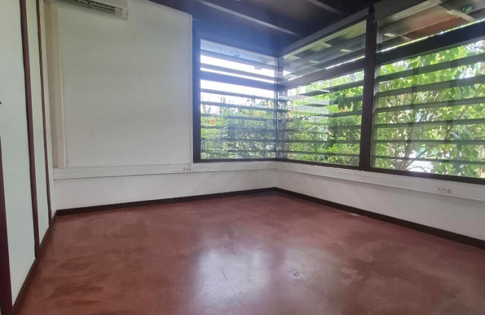 Location Bureaux 110m&sup2; Remire Montjoli