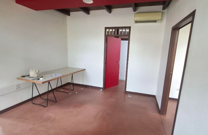 Location Bureaux 110m&sup2; Remire Montjoli