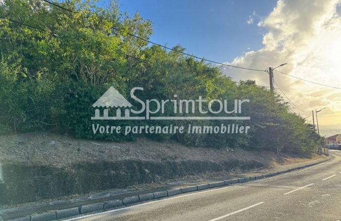 VIEUX-FORT - TERRAIN CONSTRUCTIBLE - IMPRENABLE VUE SUR LES SAINTES - lot 2