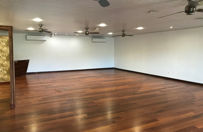 Location Local commercial 130m² Sainte Luce