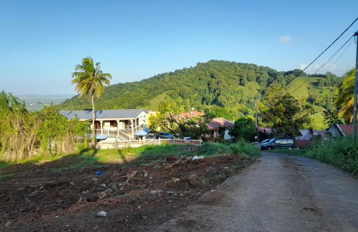 TERRAIN A BATIR SUR RIVIERE SALEE