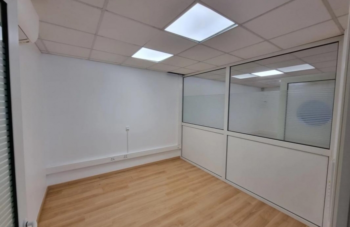 Location Fonds de commerce 90m&sup2; 3 pi&#232;ces Le Lamentin