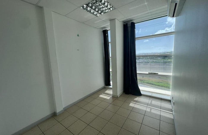 Vente Bureaux 32.47m&sup2; 3 pi&#232;ces Fort de france