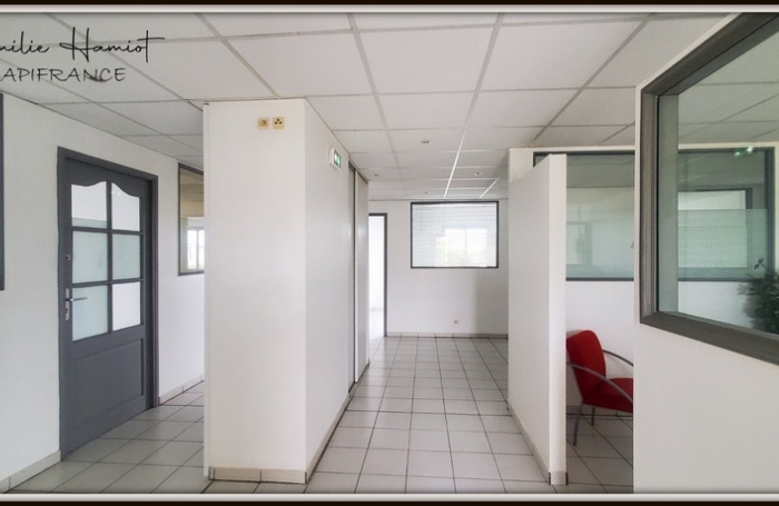 Location Bureaux 11m&sup2; 1 pi&#232;ce Le Lamentin