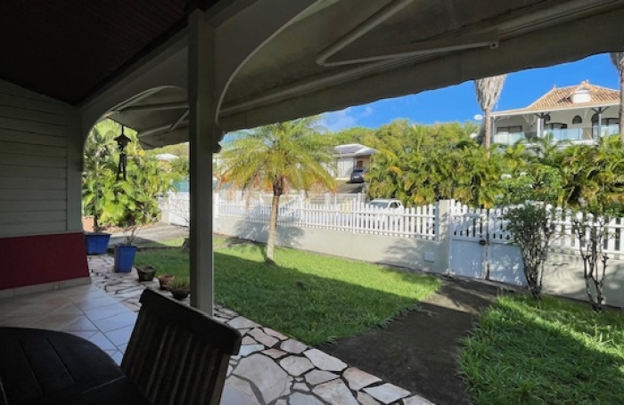 Villa de type F5 comprenant deux appartements loués  - LES TROIS-ILETS