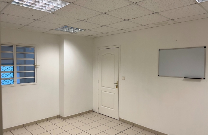 Vente Local commercial 173.37m&sup2; 6 pi&#232;ces La Trinité