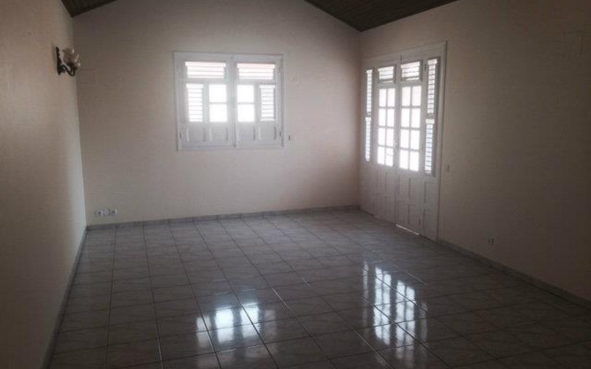 Le Robert - Villa T5 sur 2 niveaux - 1500€/mois