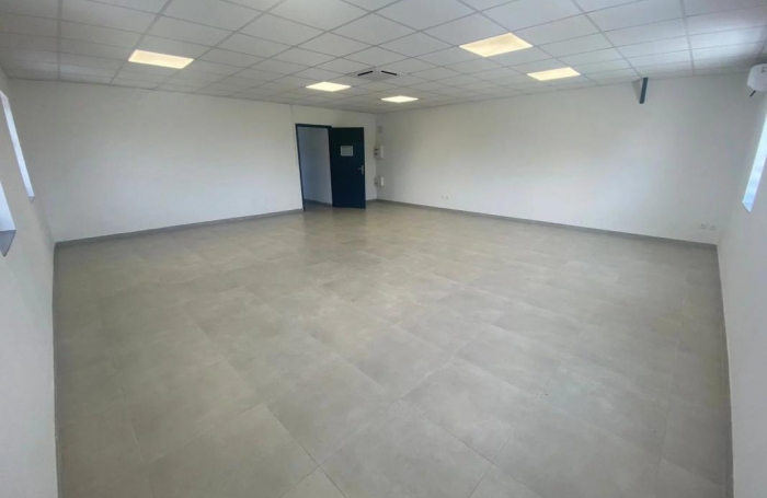 Location Bureaux 54m&sup2; 1 pi&#232;ce Le Lamentin