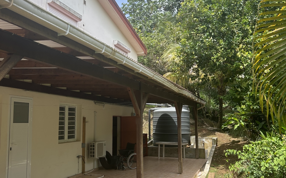 LE LAMENTIN – Maison sur 2 Niveaux avec 3  Appts : 428 000€ 