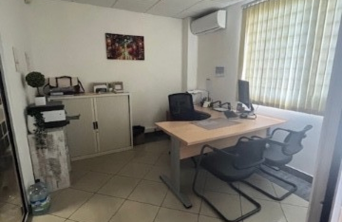 Location Bureaux 57.27m&sup2; 6 pi&#232;ces Fort de france