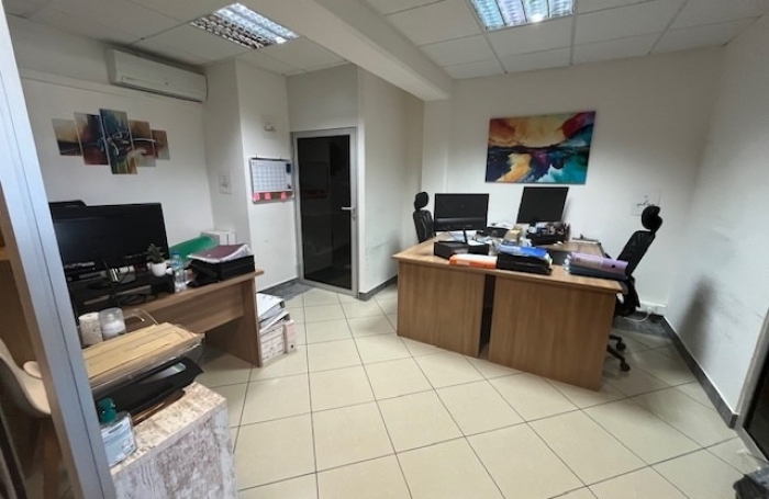 Location Bureaux 57.27m&sup2; 6 pi&#232;ces Fort de france