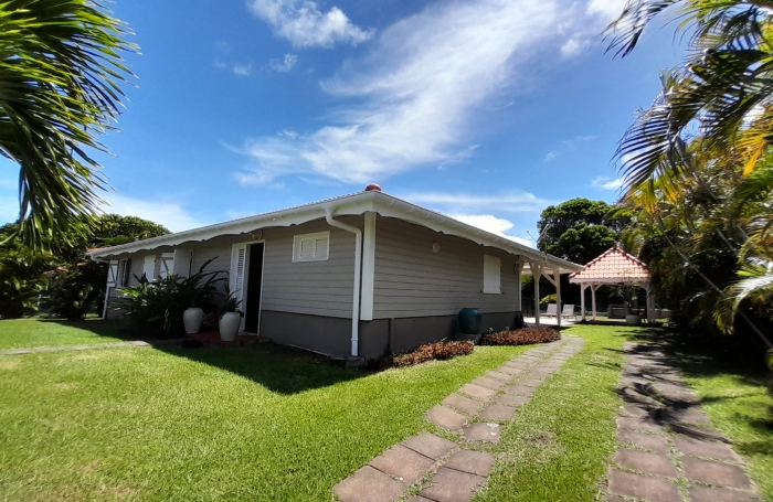 Belle villa de type F4 +mezzanine avec piscine et jardin - SAINTE-ANNE