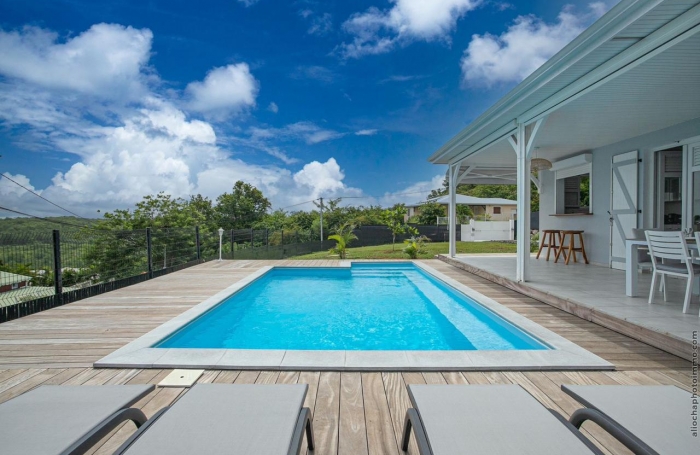 Coup de coeur !! Villa de type F3 avec piscine et vue mer - LE MARIN