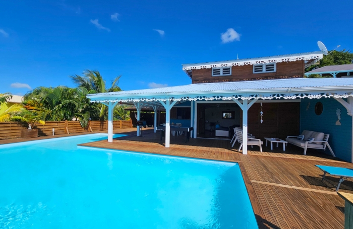 Charmante villa F6 avec piscine et vue mer - RIVIERE-SALEE