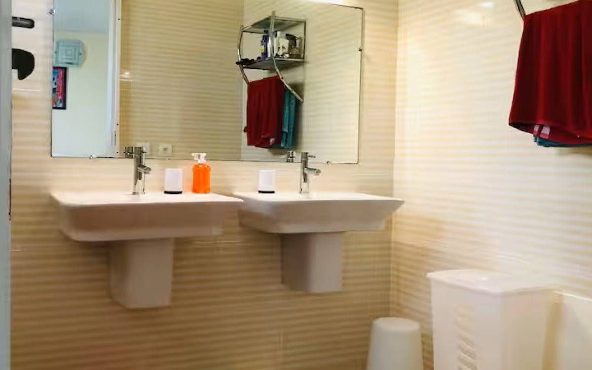 A VENDRE VILLA SPACIEUSE 10 PIECES AVEC PISCINE